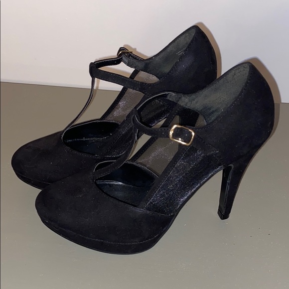 Call It Spring Black Heel!! - Picture 3 of 5